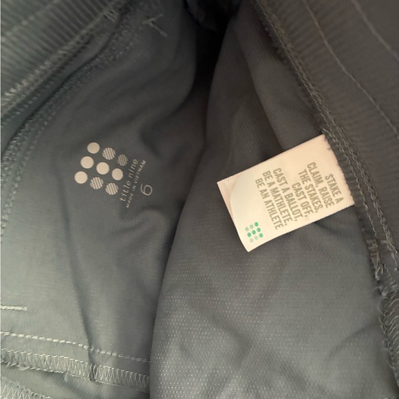 NWOT title nine hiking 2.0 capris recycled clamber in storm cloud - Picture 4 of 6